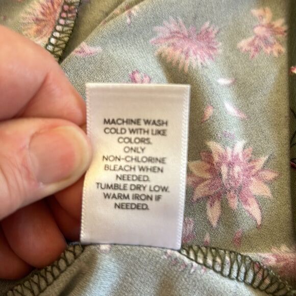 Westport olive green floral long sleeve blouse Size L - Picture 10 of 10